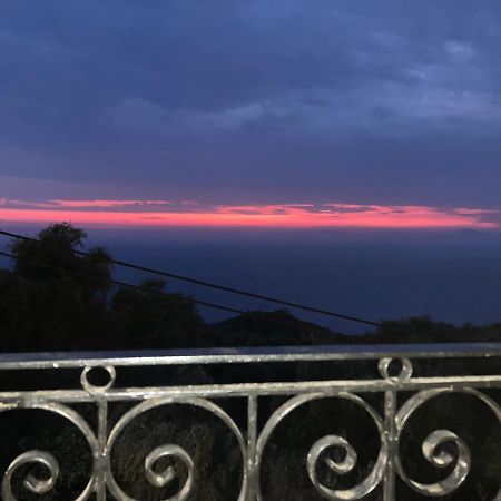 Dielino Amazing Sunset View Pentati Exterior photo